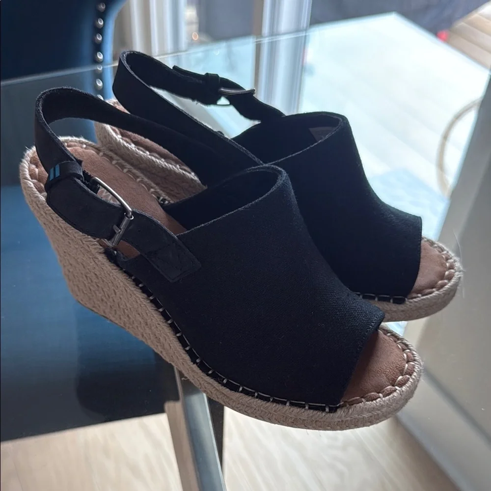 Tom’s Monica Black Wedge Espadrille Sandals - Picture 1 of 7